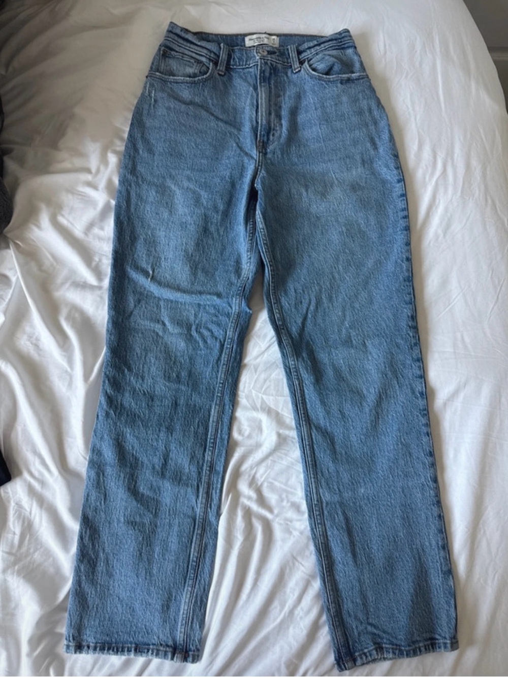Abercrombie & Fitch Women's Straight Leg Jeans The 90’s Straight Ultra High Rise